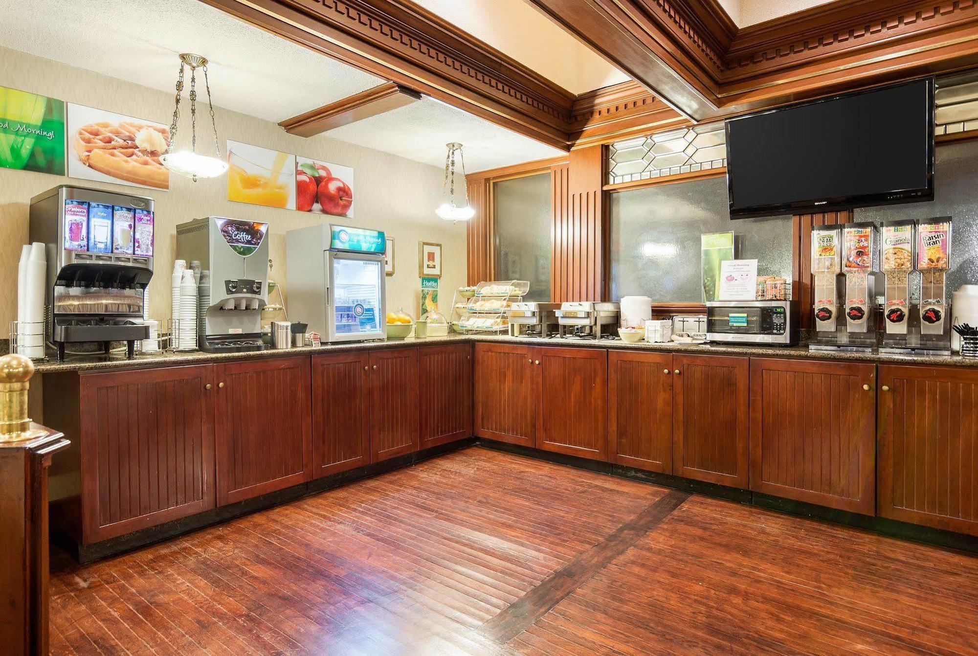 Quality Inn Near Hampton Coliseum Extérieur photo