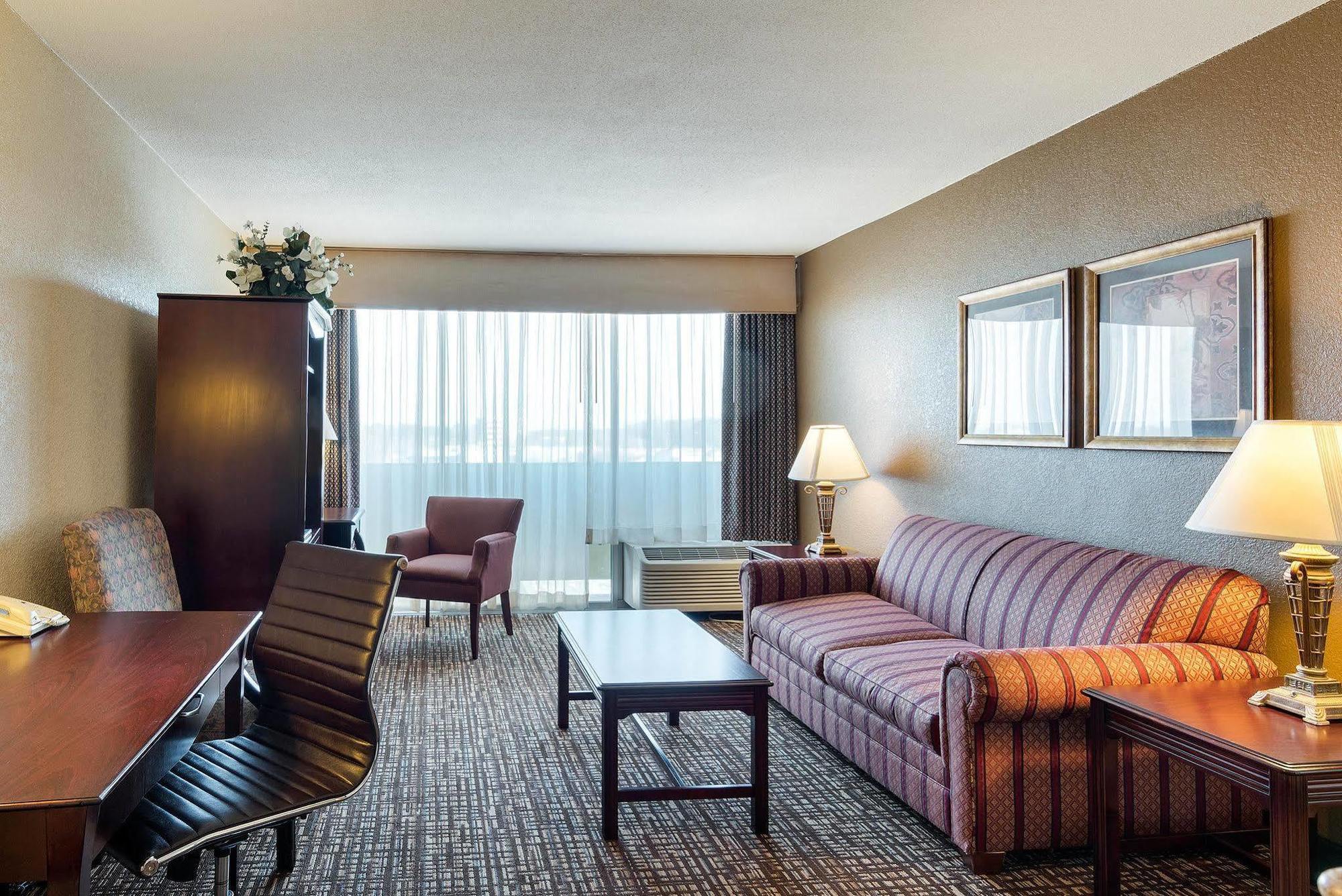 Quality Inn Near Hampton Coliseum Extérieur photo