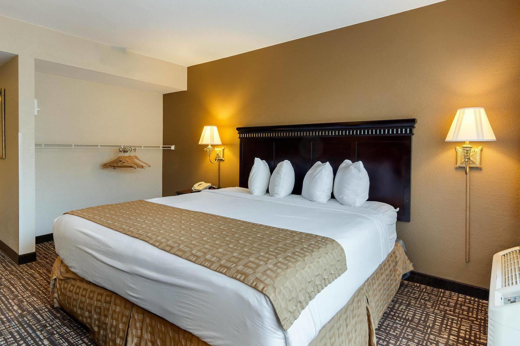 Quality Inn Near Hampton Coliseum Extérieur photo