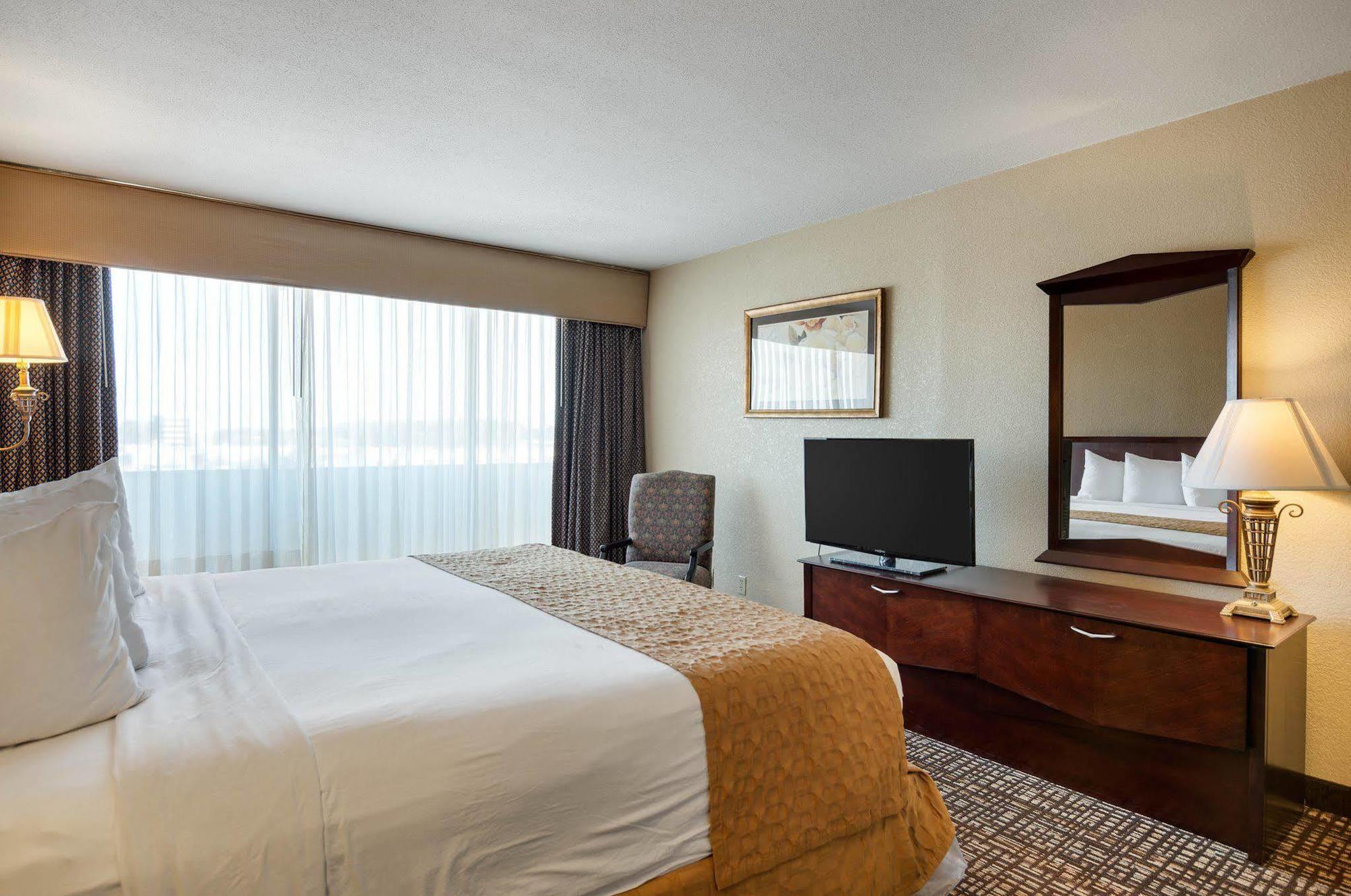 Quality Inn Near Hampton Coliseum Extérieur photo