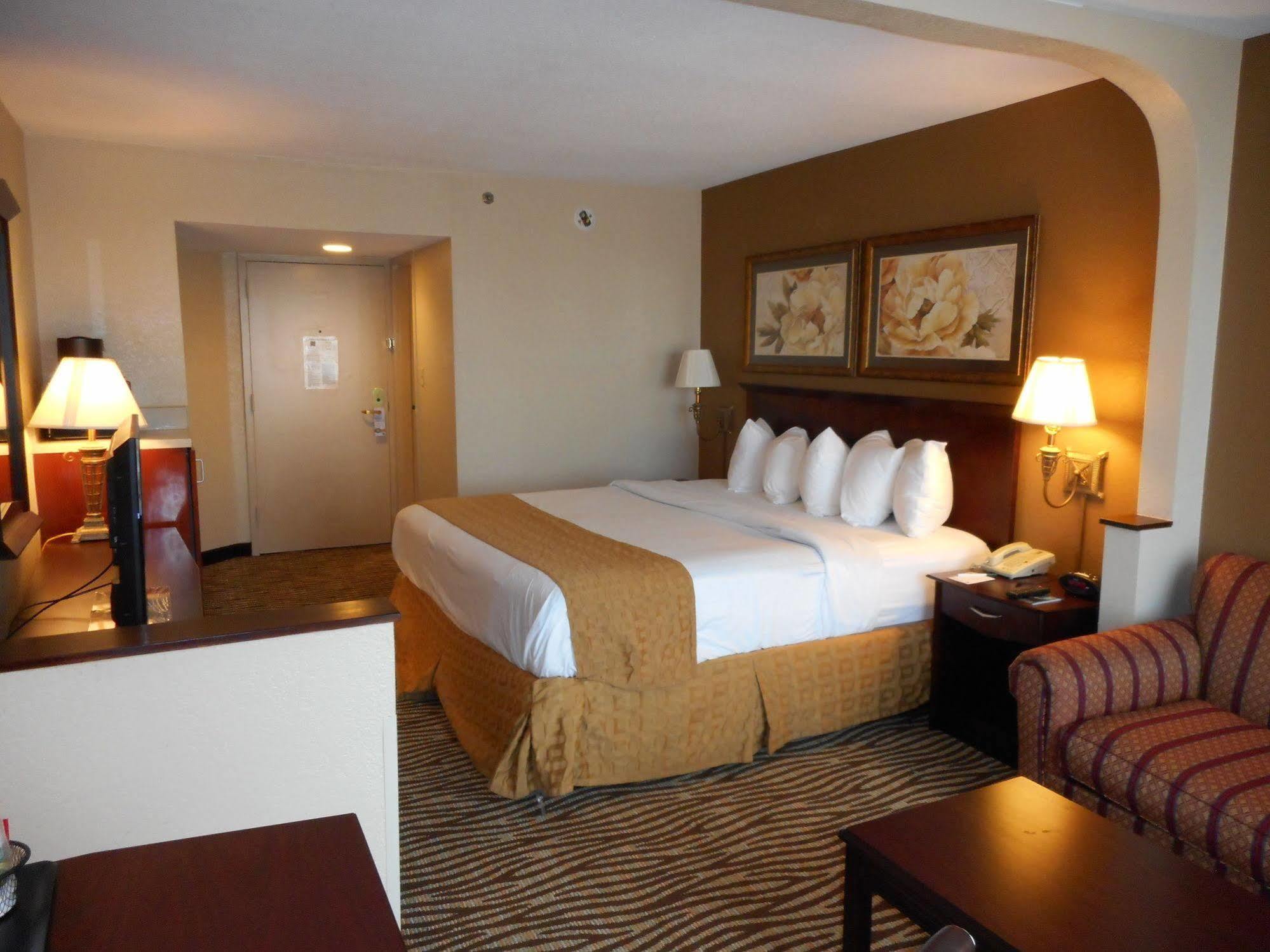 Quality Inn Near Hampton Coliseum Extérieur photo
