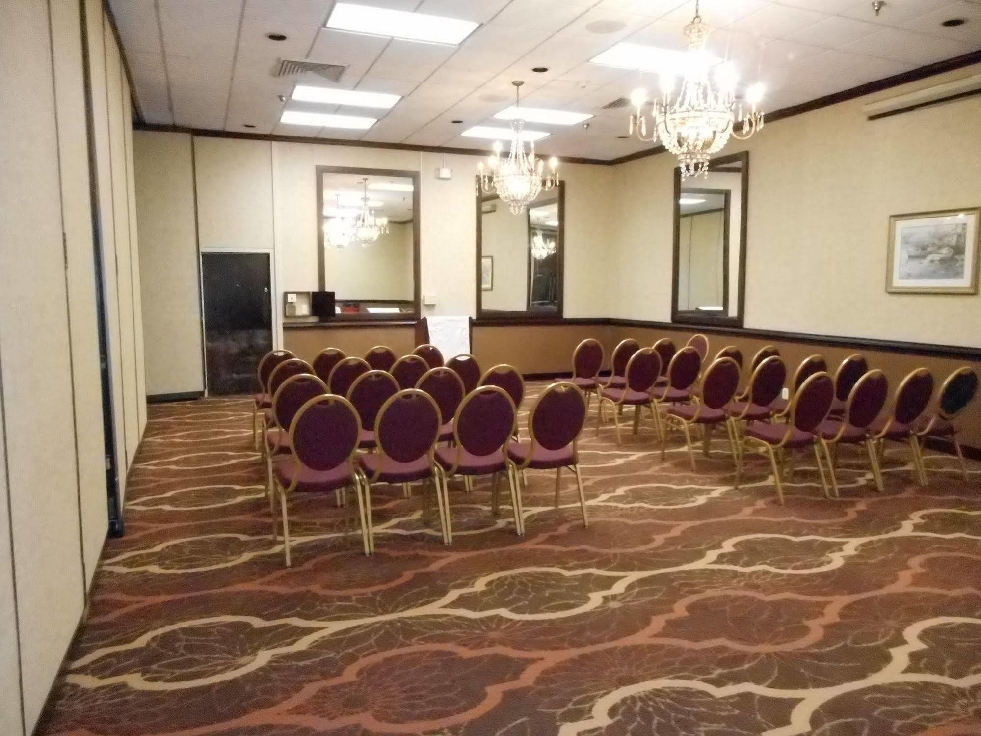 Quality Inn Near Hampton Coliseum Extérieur photo